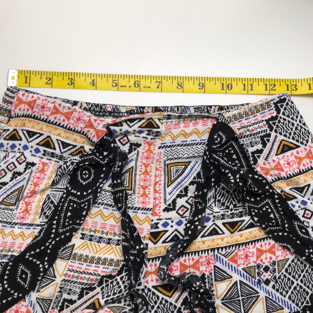 Flowy Patterned Shorts - Picture 6 of 7